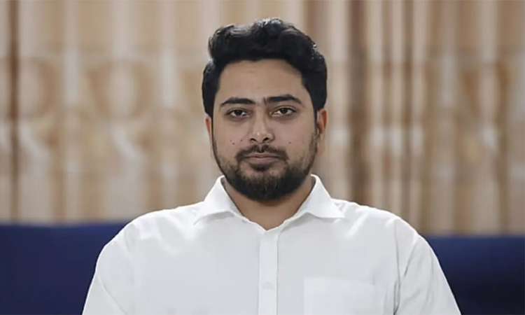 শেখ হাসিনার বিরুদ্ধে সাক্ষ্য দিতে ট্রাইব্যুনালে নাহিদ ইসলাম